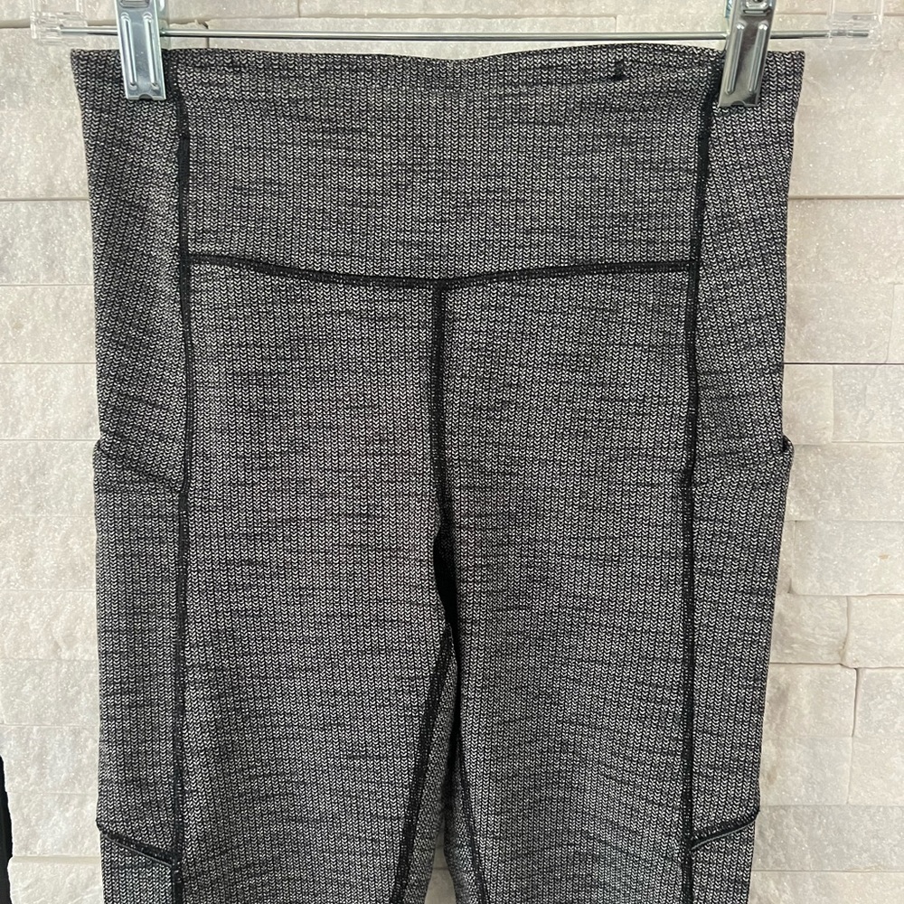 Lululemon leggings size 4 - Picture 5 of 5
